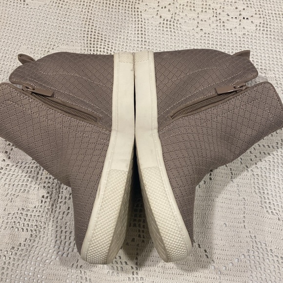 Torrid Canvas Textured Fabric Booties With Inner & Outer Zippers, Size 9WW. - Picture 2 of 10